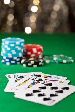 Live Qiu Qiu dealer table with multiple players on gntoto login